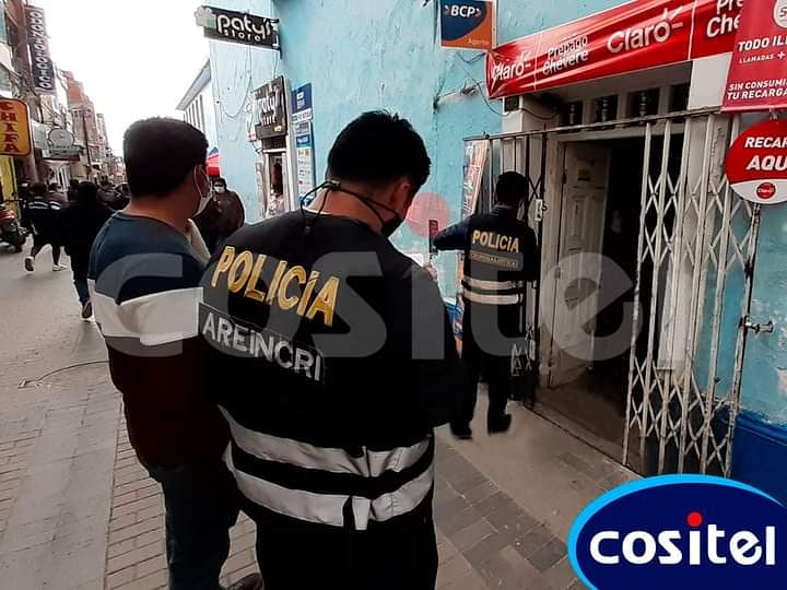 CositelT's tweet photo. #Puno ESTA TARDE DELINCUENTES INGRESARON A UNA TIENDA Y ROBARON UN AGENTE BANCARIO A CERCANIAS DEL PARQUE PINO, PERSONAL POLICIAL DE LA AREINCRI LLEGARON AL LUGAR PARA INICIAR CON LAS INVESTIGACIONES. https://t.co/ewDDTuB95I