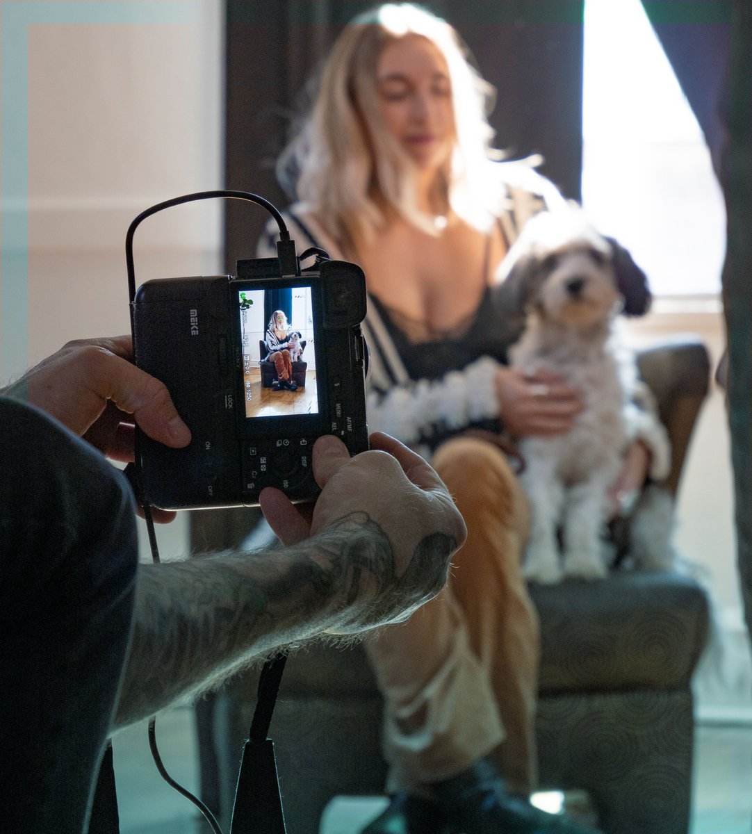 Chilling behind the scenes with a queen and her doggo 🐶 

Photo Credit: @chadwiiiiick 
Model: @alex_inchains

#fromtheearth #illicitgardens #justbetrees #kansascitycannabis #kansascity #kcmo #missouri #instakc #kansascitymo #igkansascity #missouricannabis #crossroadskc