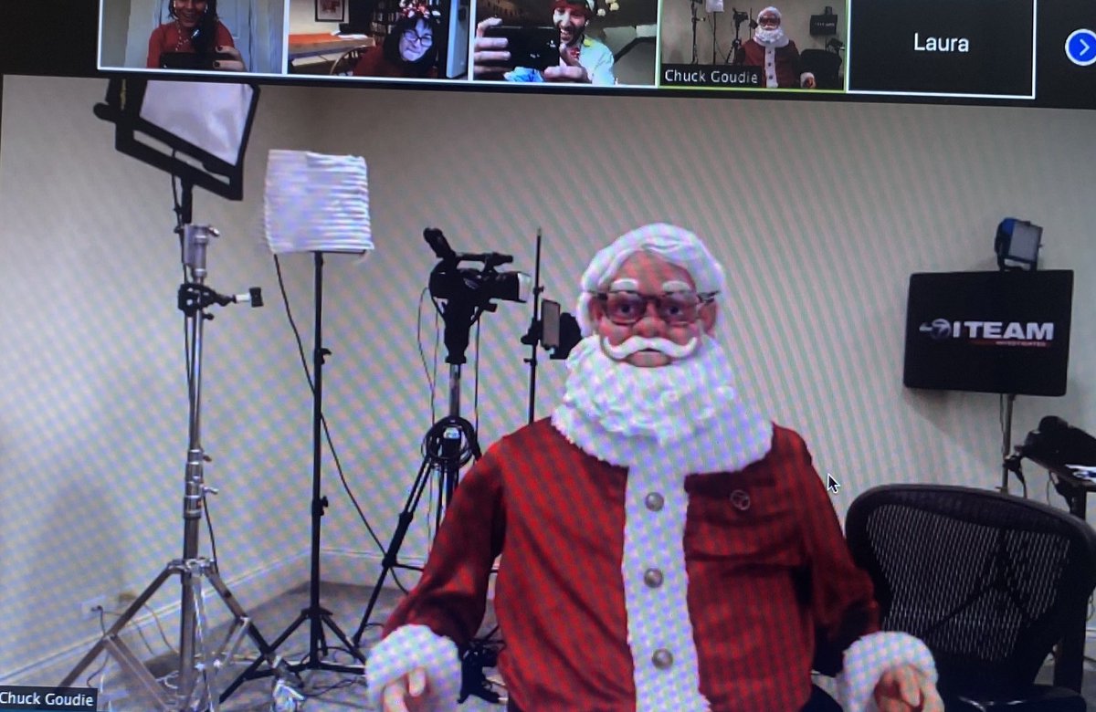 This happened today 🎅 

@ChuckGoudieABC7 or Santa Claus?

^^ Who better than Chuck and the ITeam to find out who has been naughty or nice 👀
<a href="/ABC7Chicago/">ABC 7 Chicago</a>