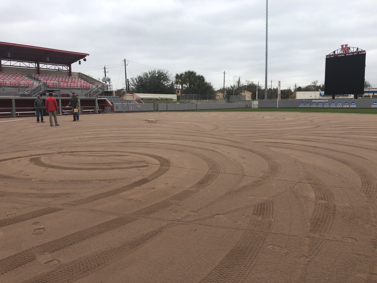 UHCougarTurf's tweet photo. Putting the finishing touches! Huge shout out to @CTFieldscapes for doing an incredible job all week long! Ready for the season 🥎 #GoCoogs https://t.co/g3oZinx0UG