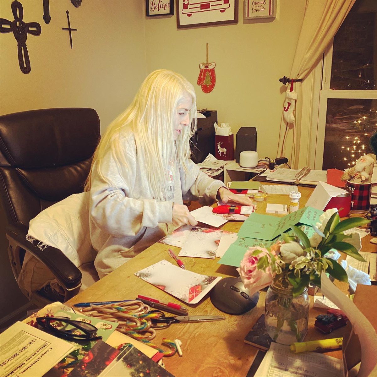 riley_weston's tweet photo. Santa letters still comin’ in!! New snow is going down tomo in Winter Wonderland and I’m spray painting whatever is still showing to white!! That’s right. I’m painting my yard white. 😂🤣#dontcare #ilovechristmas #letitsnow #letterstosanta #magicmailbox #headelf https://t.co/zn39S0Z1zq