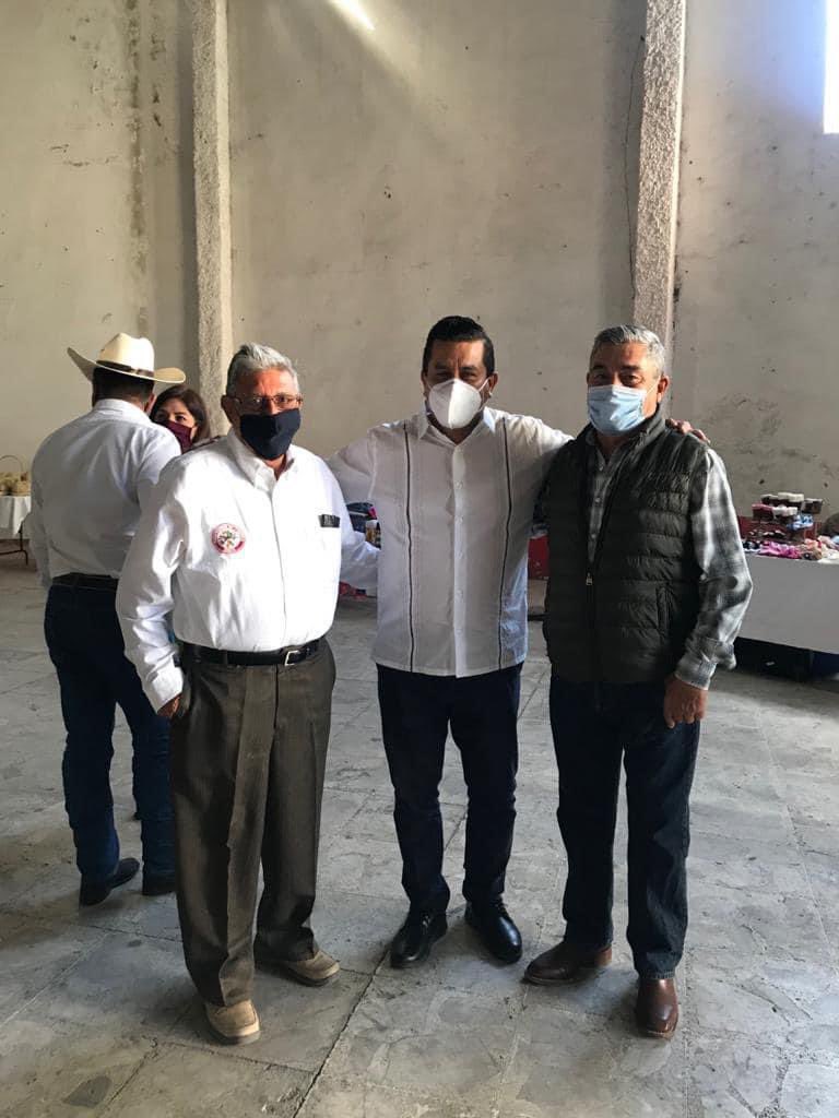 RobertoCaLopezG's tweet photo. Hoy acudimos al 98 aniversario de la Liga de Comunidades Agrarias del estado de Michoacan, siempre es un gusto saludar a mis compañeros. @CNC_CEN @CNCMich. https://t.co/LyHdpKPx4H