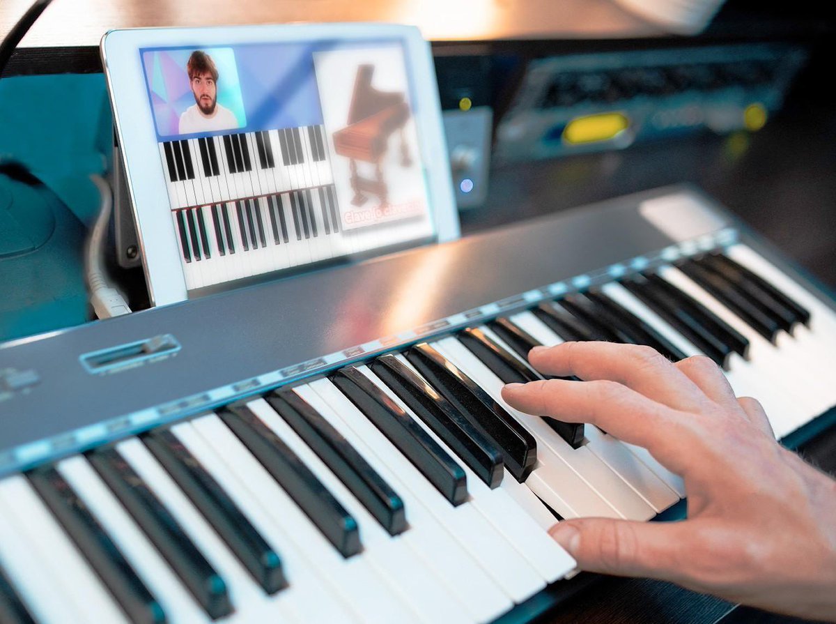 ¿Quieres compartir con nosotros tu progreso? Sube un vídeo tocando el piano con los cursos de Musihacks y taggéanos en él. Estamos deseando verlos!! 😍👀🎶