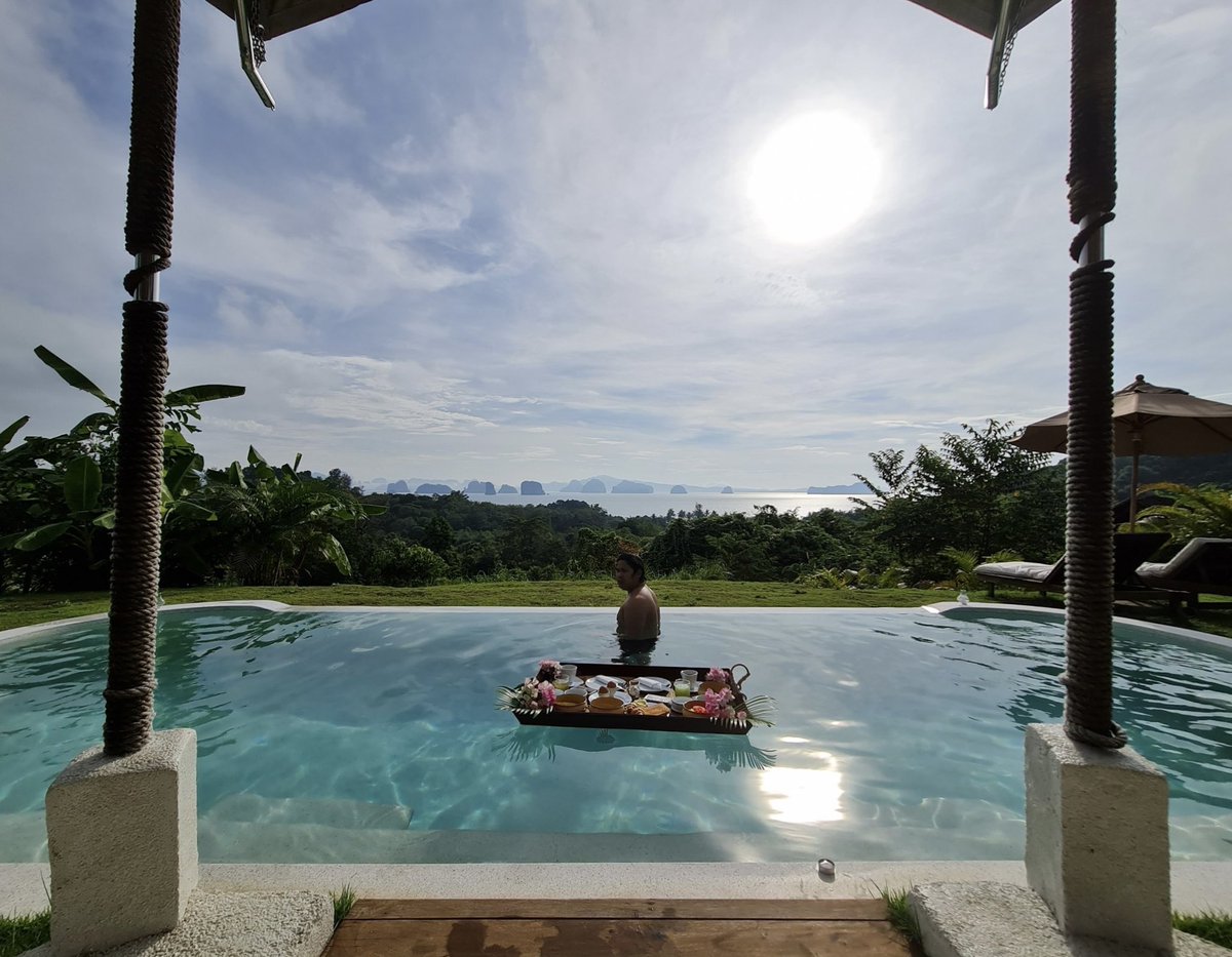 KloppThailand's tweet photo. “9 Hornbills tented Camp” วิวสวยที่สุดบนเกาะยาวน้อย ไม่ได้อยู่แต่อยู่บนเขา มองออกมาเจอท้องทะเลกว่าๆ เพราะเกาะเล็ๆ เกาะน้อยๆ Tent ก็สวย เหมือนในหนังยังไงแบบนั้น #phuket #tented #tent #camping #camp #island #Thailand https://t.co/lGqc9EEDq9
