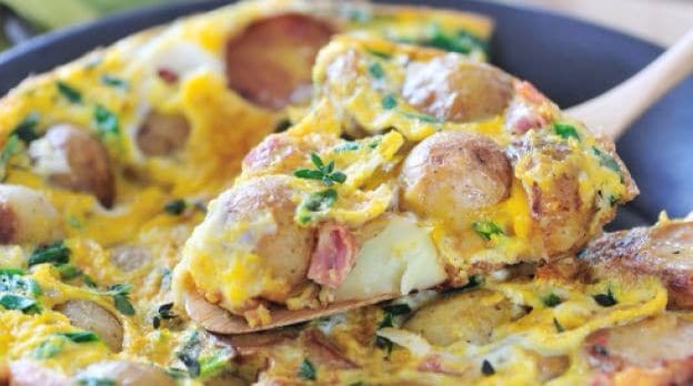 eateggsunday's tweet image. .Chicken Omelette with Sautéed Mushrooms:
A high protein omelette made with egg whites and a delicious stuffing of minced chicken. Served with some sautéed mushrooms. This breakfast will keep you fuelled on a busy day.
#eggsforimmunity
.
.
.
#healthylifestyle #foodies#customer