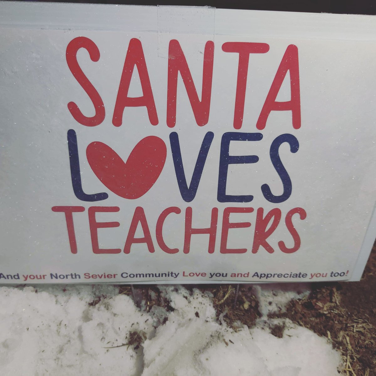 JillHistory8's tweet photo. What an awesome surprise! Came home tonight and had this cute sign in my yard! Thank you to those who did this. I LOVE being a teacher and am so blessed to live in the North Sevier community. #NSMSrocks #seviersdstrong https://t.co/arnmPx1Cnf