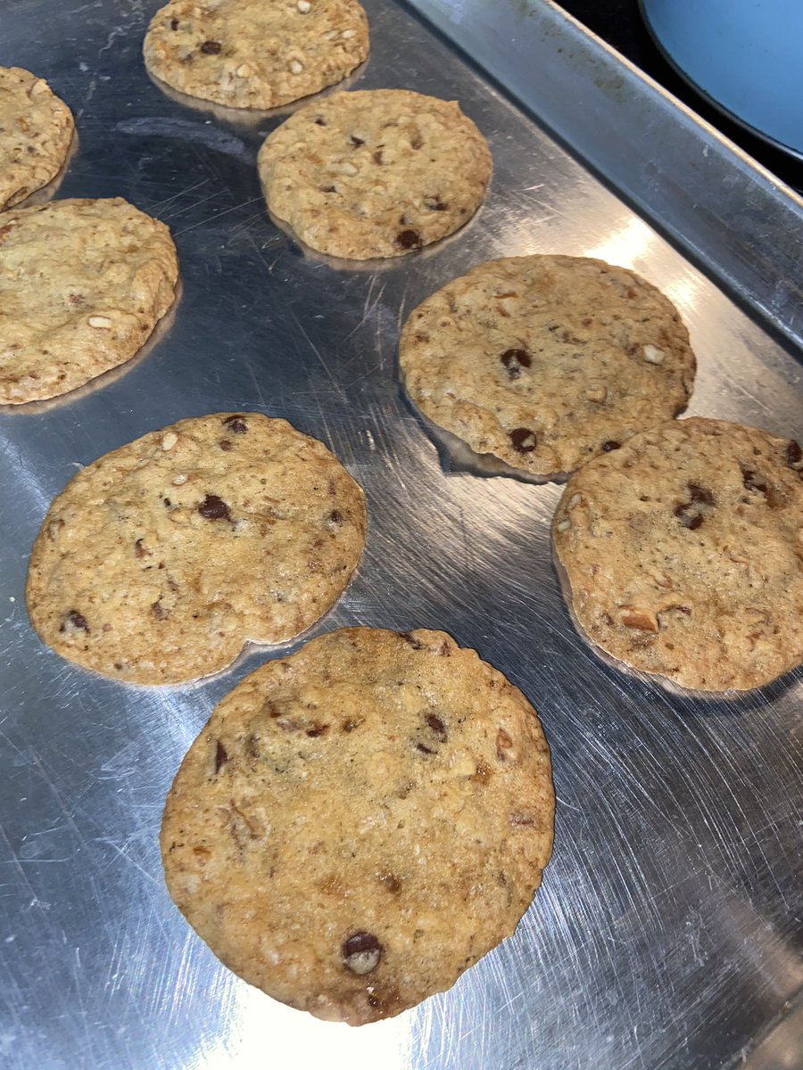 AlwaysMsMel's tweet photo. Nothinβ like some homemade baking, Christmas music, & egg nog to lift the spirits! Happy Friday βΊοΈπͺπππ #EverythingCookie #NationalBakeCookiesDay #ChristmasCookies #SheBakes https://t.co/c6sXnl12bb