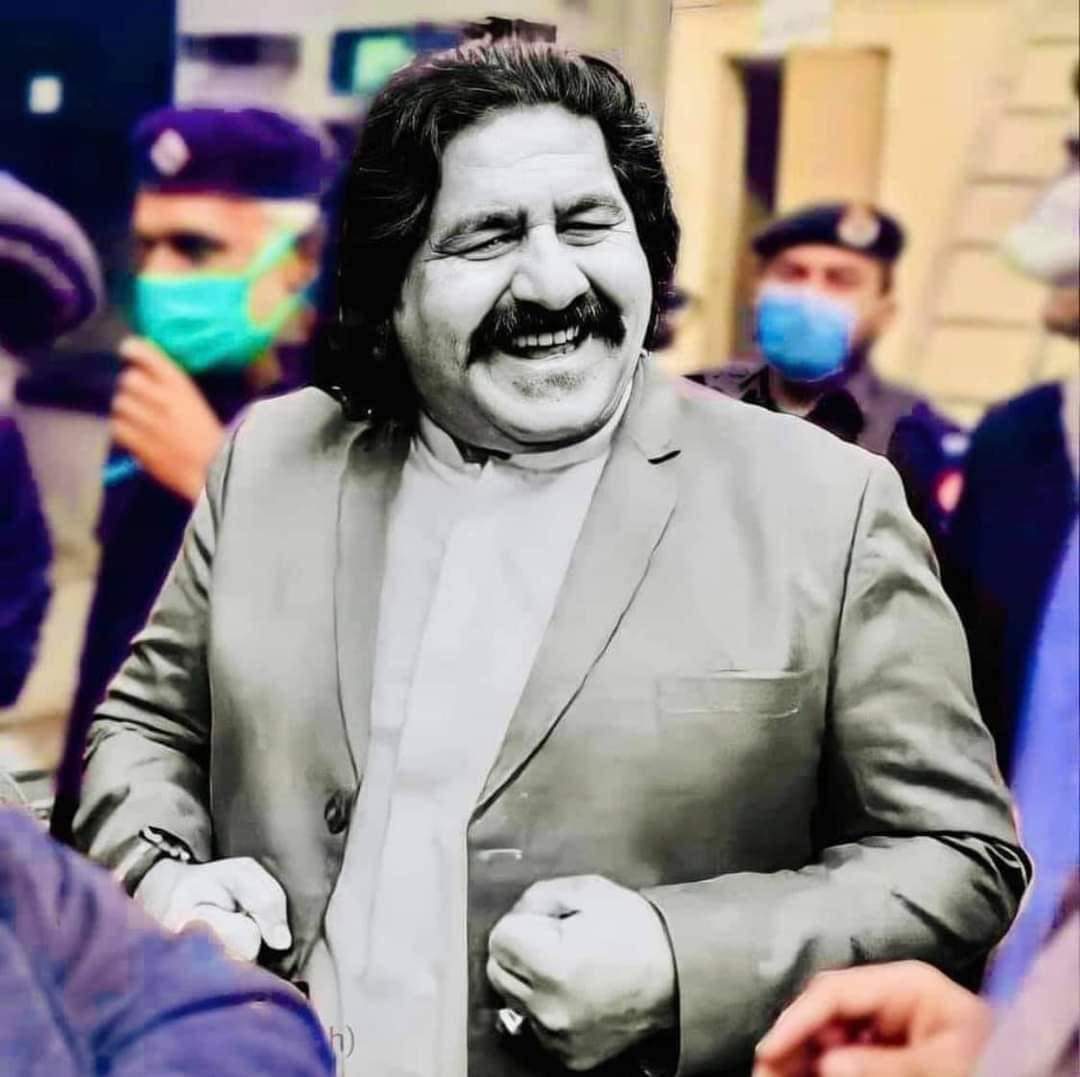 officialjaved22's tweet photo. وخت به راځي چې غاښ د زهرو به خامار نه لري 
منصور به ګرځي مستانه ملابه دار نه لري .. https://t.co/RXBf8H07Fu