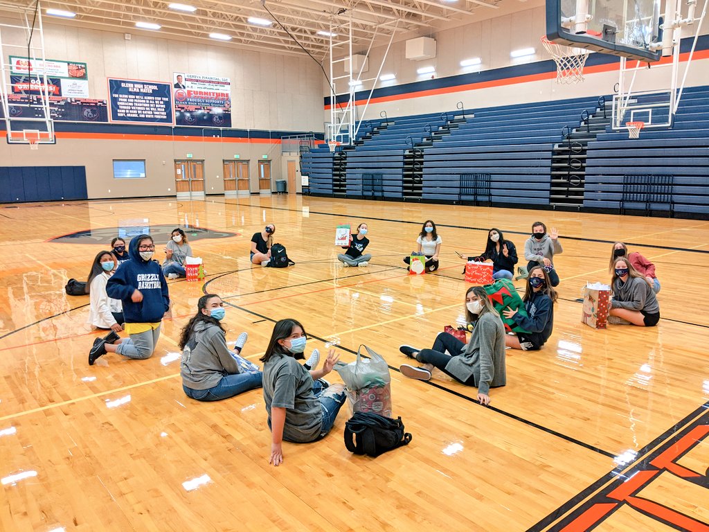 GHSReed's tweet photo. These girls! They are so much more than teammates. They are friends, encouragers, accountability holders, &amp; family. They fill every practice w/ laughter &amp; shinnanigans, always keeping me on my toes! Yesterday was Secret Santa gifts &amp; today surprised me w/ a sweet gift of my own! https://t.co/y6AkeLBWMd