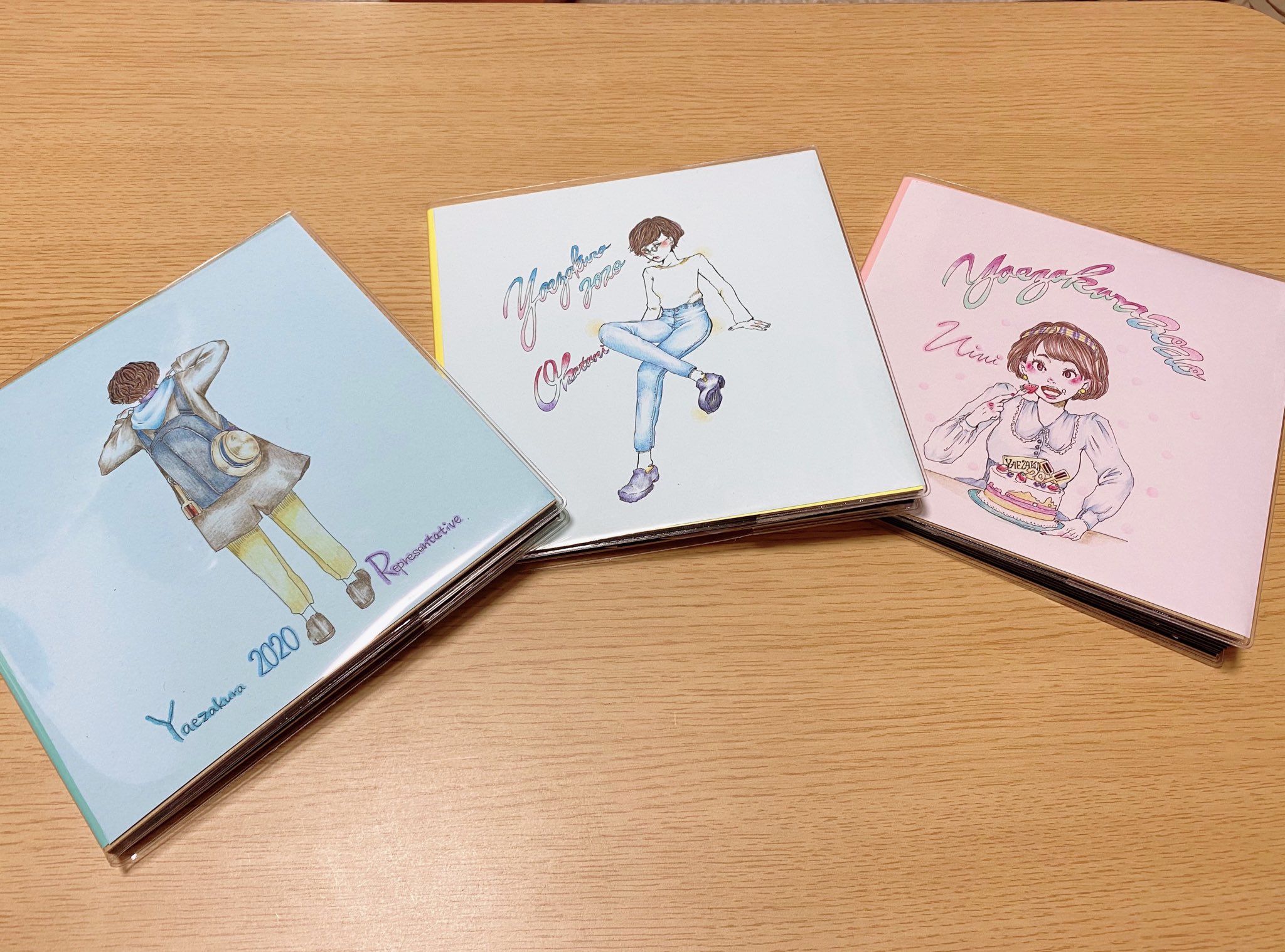 ゆ う こないだお手伝いした メッセージアルバムの表紙が出来た シンプル 絵本っぽい アナログ 3人それぞれのイメージが それらしく出てると 良いな 男の子が下げてるリュックには鳴子と衣装の帽子 手作りアルバム 表紙 アナログ Drawing ゆ う こないだお手伝いした メッセージアルバムの表紙が出来た シンプル 絵本っぽい アナログ 3人それぞれのイメージが それらしく出てると 良いな 男の子が下げてるリュックには鳴子と衣装の帽子 手作りアルバム 表紙 アナログ Drawing