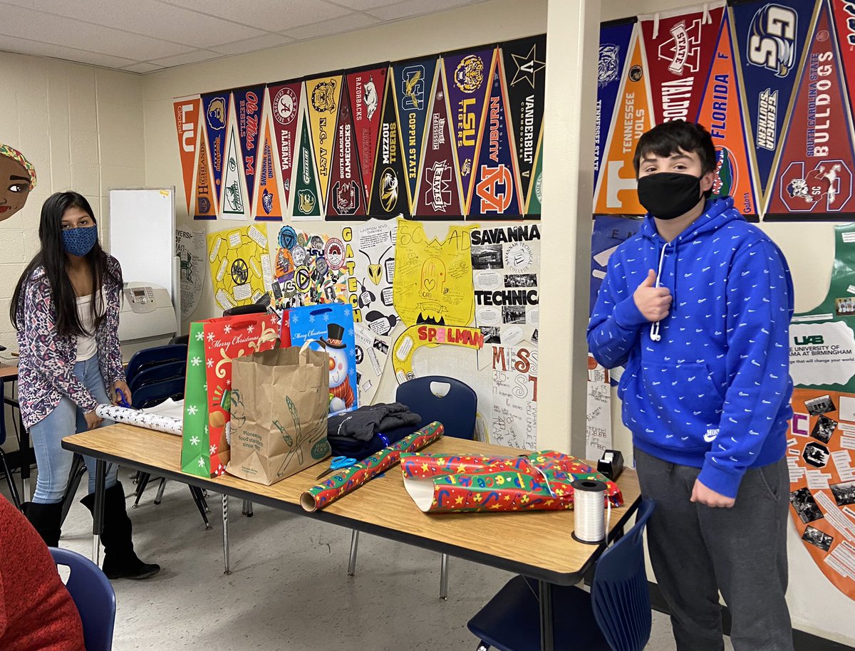 marcia_rizzardi's tweet photo. Thanks to @CounselorSparta, Laura Fain, our fabulous social worker, and our AVID Elves for their work on the 2020 Spartan Giving Tree. Our generous community supported many families this season. #cobbAVID #CHSSparta #ThisIsAVID https://t.co/1KAW4NexIk