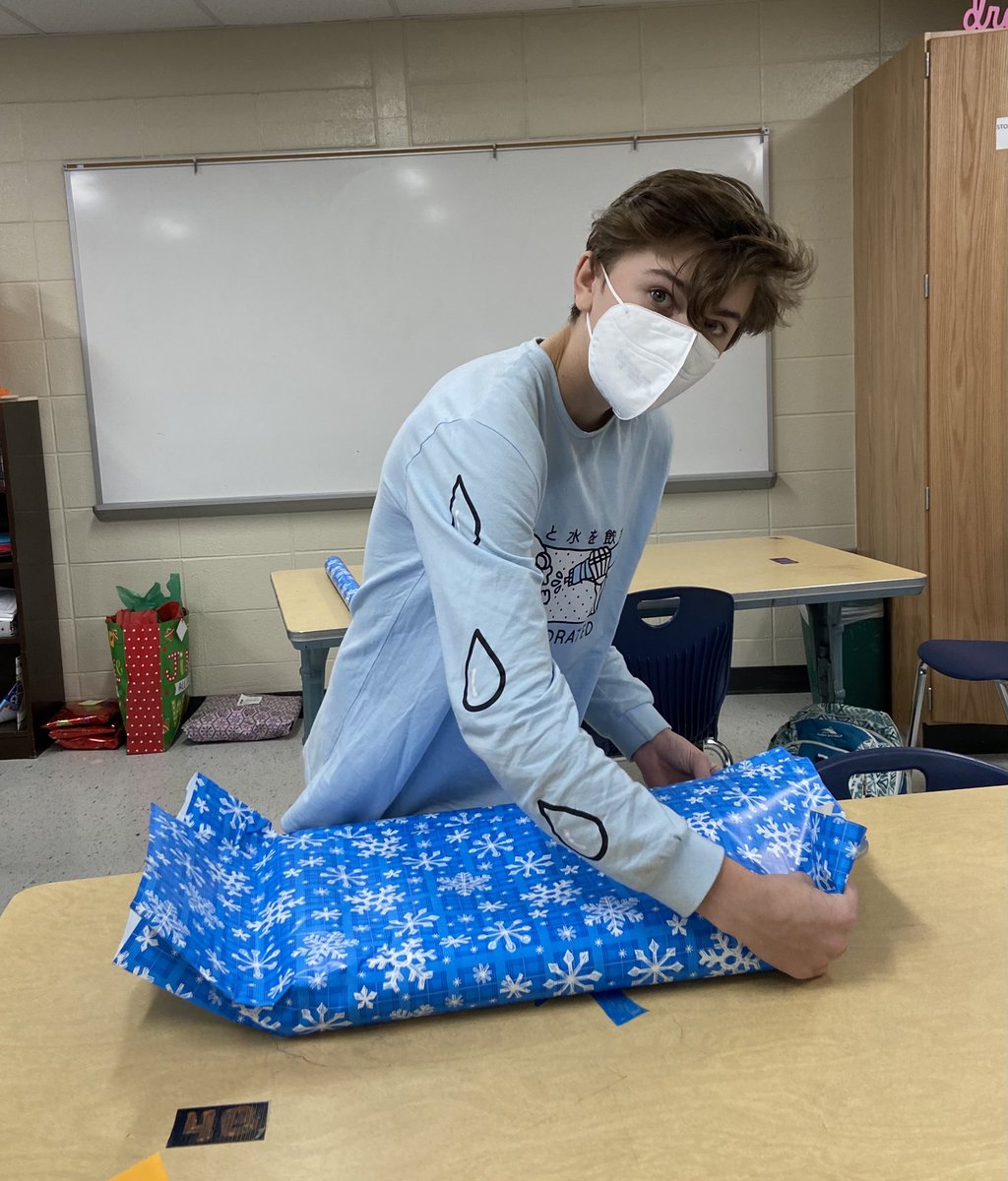marcia_rizzardi's tweet photo. Thanks to @CounselorSparta, Laura Fain, our fabulous social worker, and our AVID Elves for their work on the 2020 Spartan Giving Tree. Our generous community supported many families this season. #cobbAVID #CHSSparta #ThisIsAVID https://t.co/1KAW4NexIk