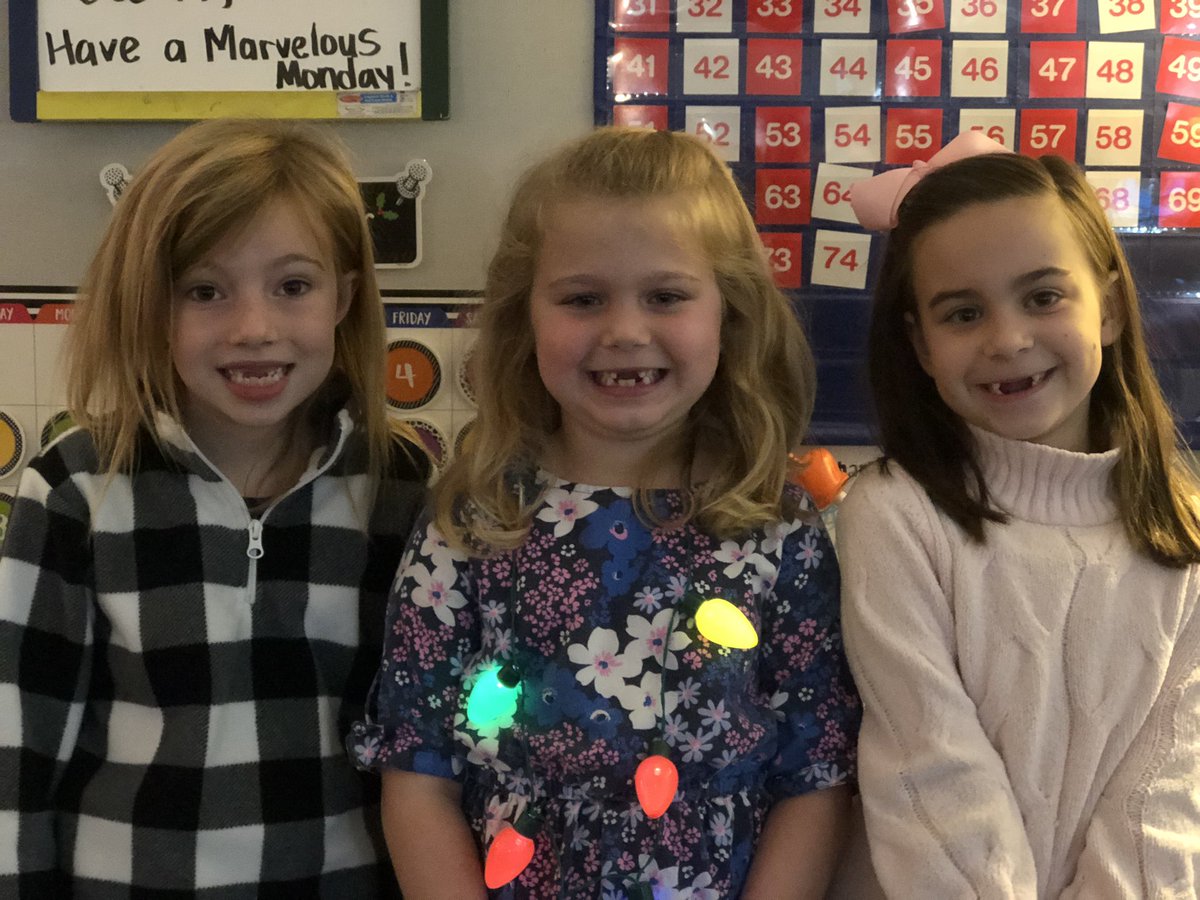 kellywagg78's tweet image. It’s the most wonderful time of the year!!! Merry Christmas from Mrs. Waggoner’s class!!!🎄 @HumbleISD_SFE #sfesharks #twofrontteeth