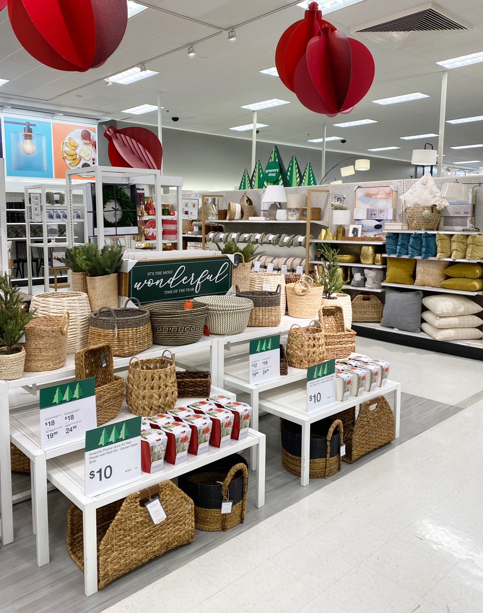 shaheedAtTarget's tweet image. We’re 1 week away from Christmas, and @Target in South Philly has you covered for that perfect Last minute Gift Idea for Mom, Grandma, Friend ect. Beautiful decorative Pillows Starting at $10, and Must-Have Baskets that can transition throughout multiple seasons starting @ $12 🎯
