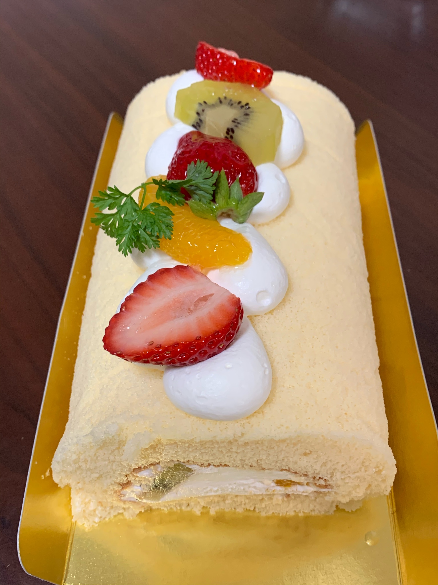 ひろちゃ 道の駅うすいにある タルト Amp スイーツ Fってケーキ屋さんのロールケーキ ここのケーキはフルーツたっぷりで 美味しいよ 福岡ケーキ 嘉麻市 ロールケーキ T Co Qv9tftwfzh Twitter