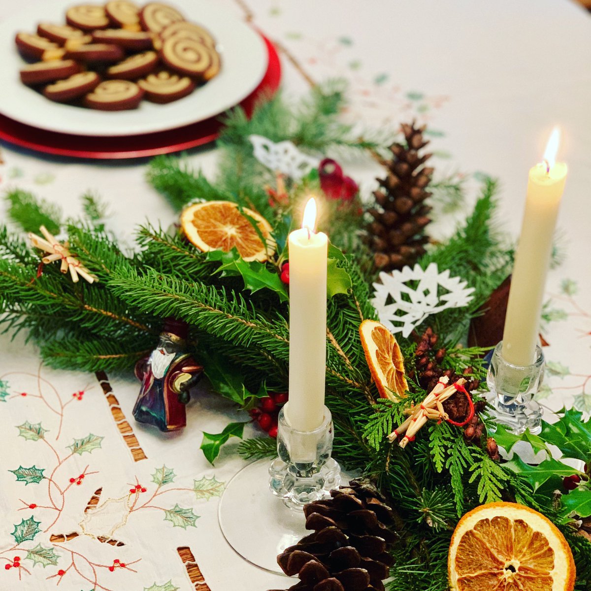 butter_for_all's tweet photo. #holidayseason #holidaydecor #holidayspirit #hyggelife #hygge #winter #solstice #christmas #cookies #realfood #tablescapes #festive #feliznavidad #noel #vintage #vintagestyle #vintagelinens #beeswaxcandles #driedoranges #holidaydecorating #christmastime https://t.co/lyFelLQgdj