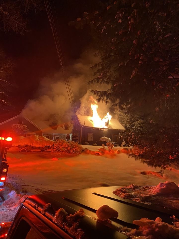 HJFC40's tweet photo. Engines 41, 42, and Squad 3 on scene of a 2nd Alarm of fire on Dorr Road. https://t.co/xusl60scbK
