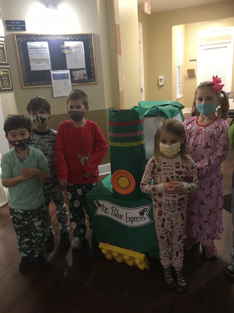 CltPrepWelcome's tweet photo. All Aboard for some holiday fun!#CharlottePrepCommunity https://t.co/Yv5BLMxpoc