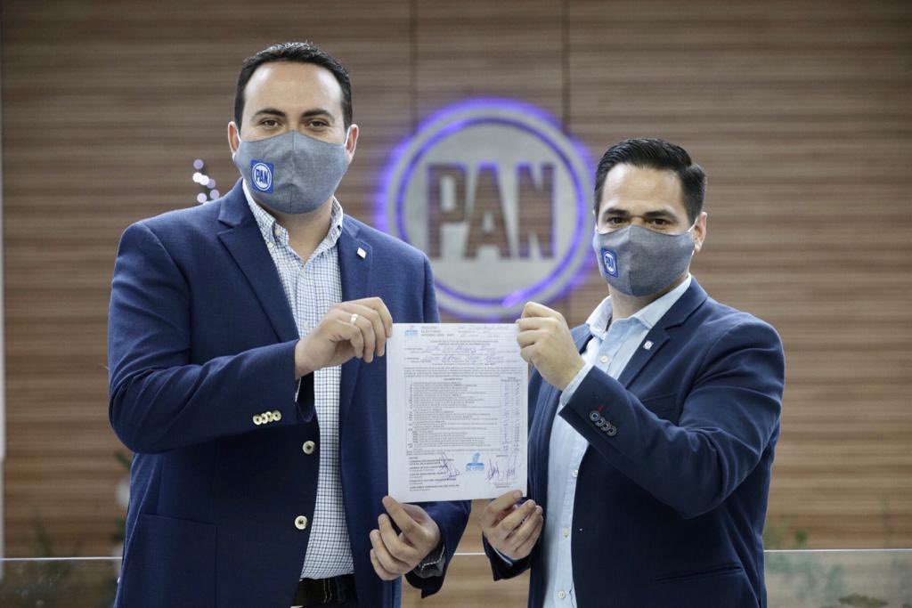 Hoy me he registrado en el proceso interno del @PanGuanajuato para buscar la precandidatura como diputado local por el VII distrito de León 🦁Lo hago con conciencia de contar con el perfil, experiencia y formación para representar y hacer siempre lo mejor para las y los leoneses.