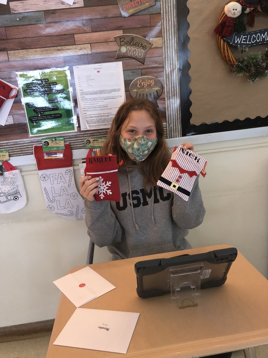 LeuenyL's tweet photo. The kids loved their gift cards and coloring Christmas stockings and bags. They were happy! ❤️ Thanks so much everyone!!! We had a nice and relaxed Christmas-like day. 🎅🏼 🌲 #efproud #room209 https://t.co/uY6eYKsg1H