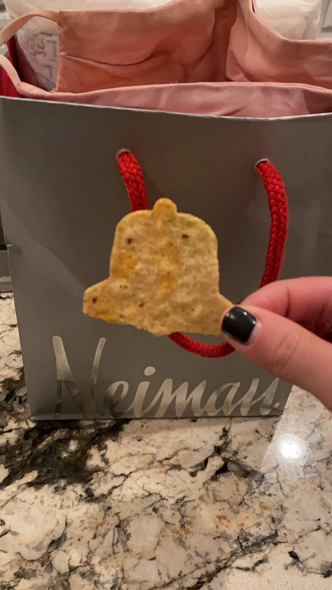 hannahsofcobb's tweet photo. @tacobell @neimanmarcus missed marketing opportunity - make your chips in bell shaped #livemas https://t.co/TOS8WZLyHL