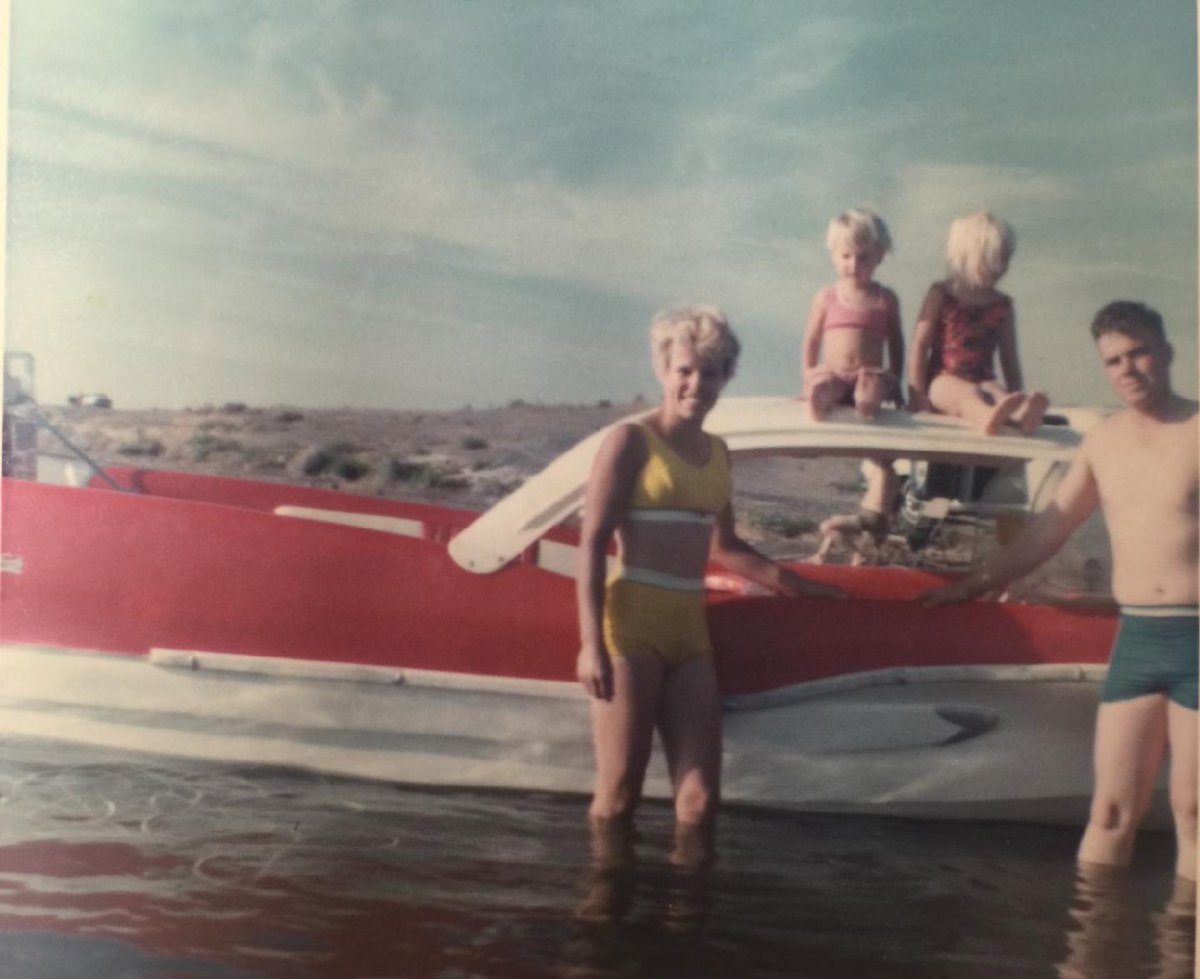 spudonioncattle's tweet photo. Gale A Easterday 3/13/41 to 12/10/20 RIP you can always tell a man by the woman he decides to spend the rest of his life with. Here is my smoking hot mom Karen L Easterday at 23 years old with 2 of the 5 of us. What a life they lived from then until now. Well done dad well done!! https://t.co/JwpDtHBpRV
