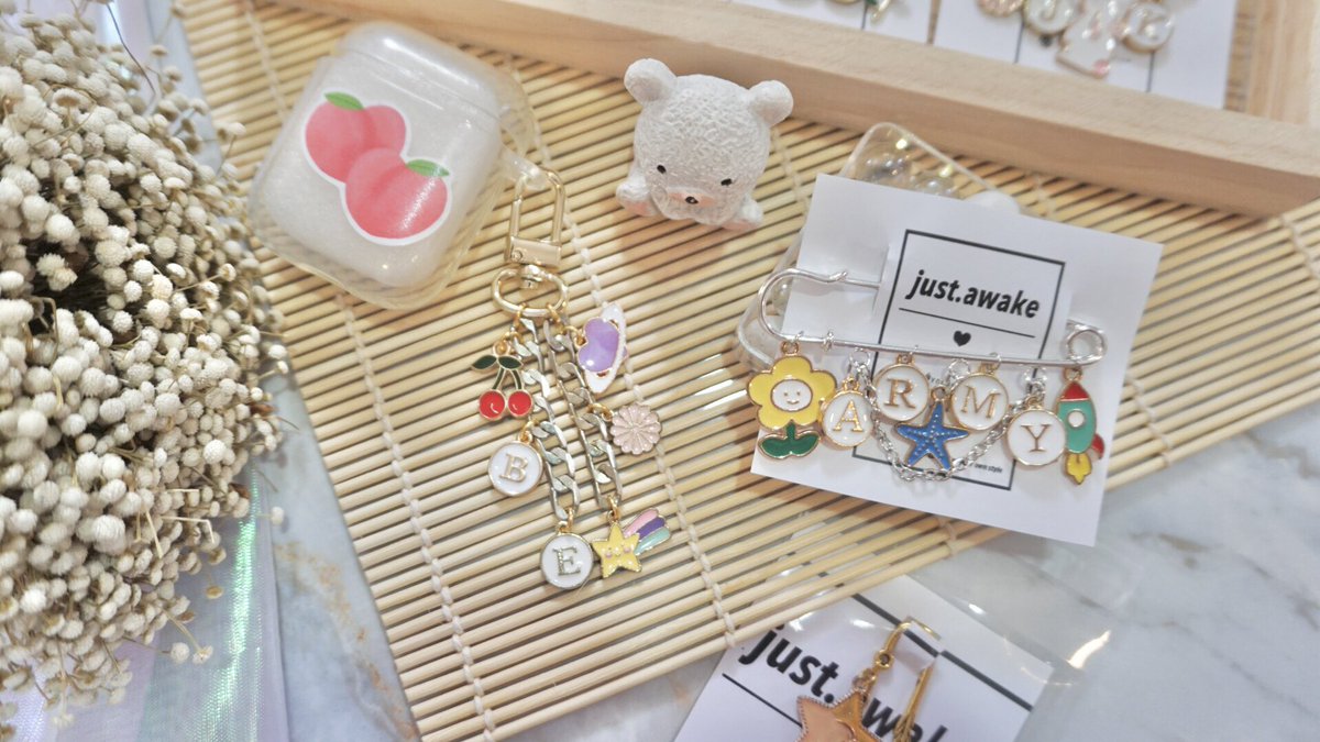 youjustawake's tweet photo. 🤍 ทางร้านจะมาเปิดรอบออนไลน์สั้นๆสำหรับลูกค้าที่ต้องการซื้อเพื่อเป็นของขวัญทันวันคริสมาสและปีใหม่นี้ 🧸🎄
✨ เปิดรับสั่งออเดอร์ทาง dm ตั้งแต่ จ. 21 นี้ 9.30 เป็นต้นไป - วัน อา. 27 (( และมีรอบส่งสามรอบ คือ วันที่ 23,26 และ 28 ธ.ค  🙇🏼‍♀️)) *สินค้าบางชิ้นมีจำนวนจำกัด #justawakeupdate https://t.co/V5EaVbkWDD
