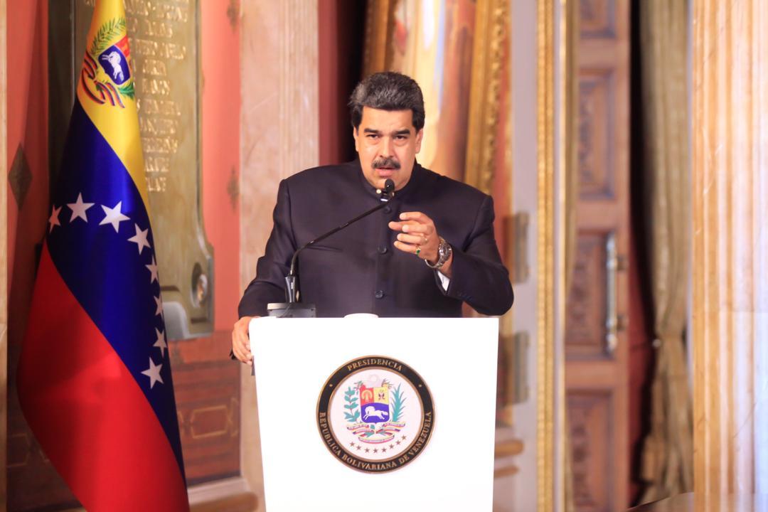 NicolasMaduro's tweet photo. Rechazamos y repudiamos categóricamente la decisión infame de la Corte Internacional de Justicia de La Haya, que atenta contra los derechos de Venezuela a su territorio Esequibo. Defenderemos nuestros derechos históricos de Soberanía. ¡El Sol de Venezuela Nace en el Esequibo! https://t.co/yCGsrlSO6K