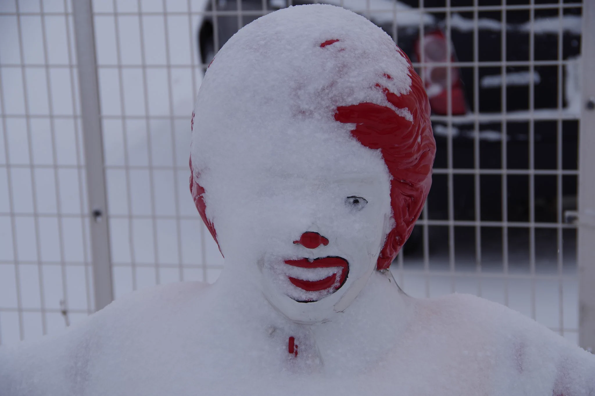 雪国では、マクドナルドもこうなってしまう！ホラーな瞬間