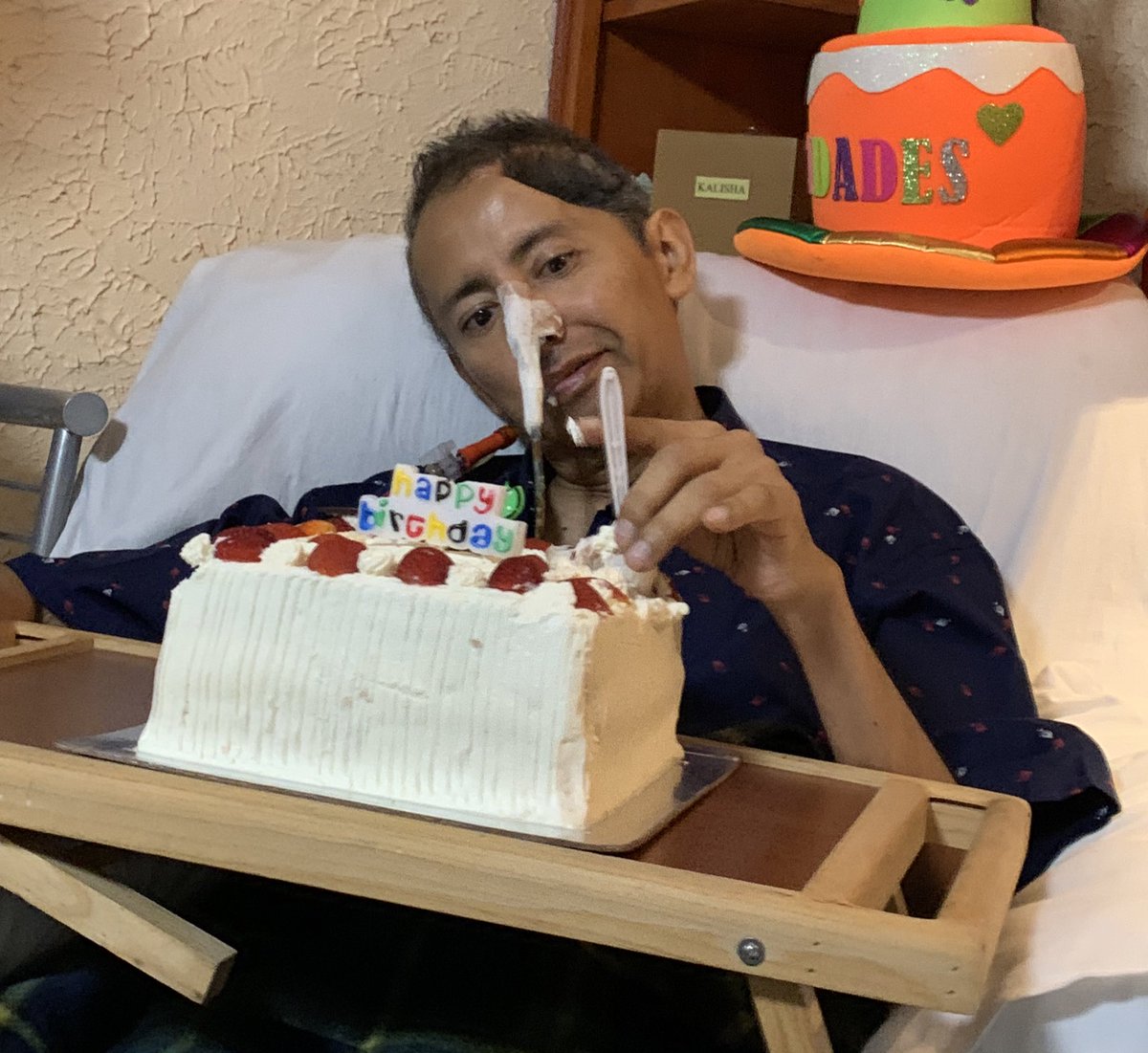 fearlesshxs's tweet photo. El pasado 3 Julio mi familia y yo realizamos una rifa de 400 boletos a mil pesos cada uno, es para costear la prótesis de la cabeza de mi papá. 
Lamentablemente no se han vendido ni 100 boletos, quería saber si nos ayudarían comprando un boleto o difundiendo esto. https://t.co/6g9UZWJIj7