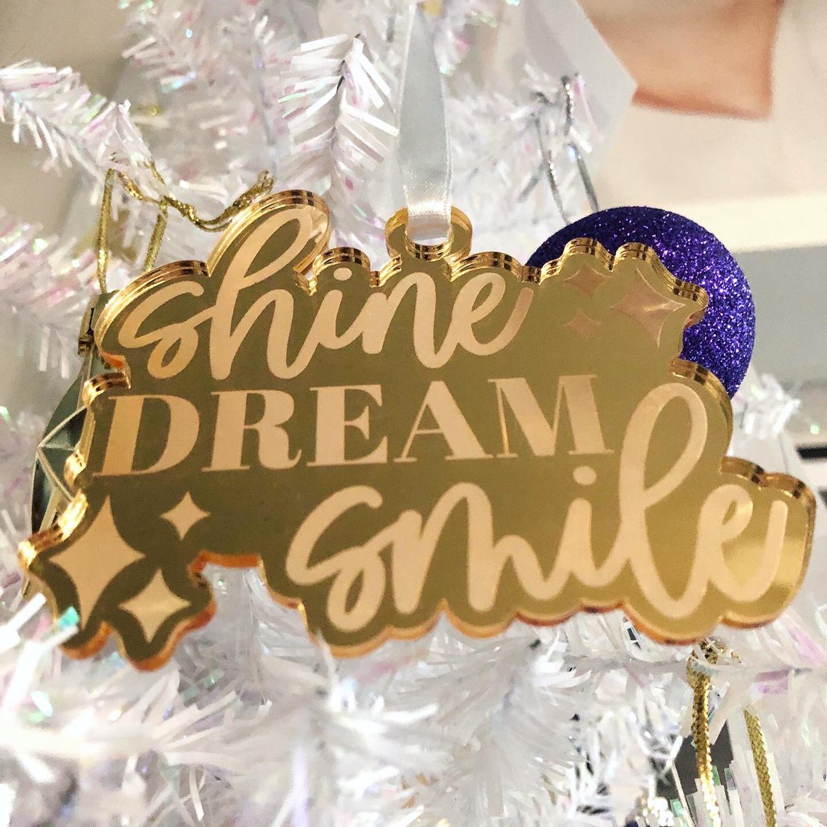 MMBungeeBTS7's tweet photo. My BTS xmas tree is finally complete! Check out these ornaments from @its_jenee of @happilyeveretch 🤩💜🥰 #BTS #BTSArmy #Borahae #ShineDreamSmile https://t.co/kG91DhYtWO