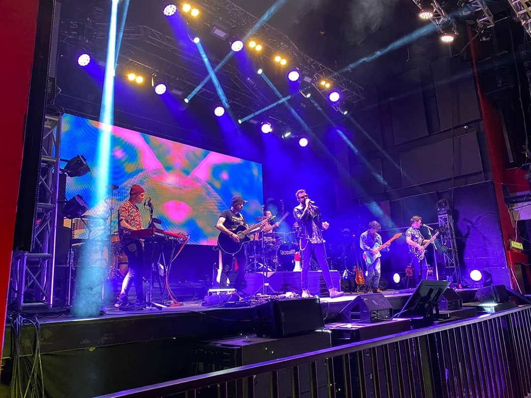 TheMillsBand's tweet photo. Qué buena noche 😎🤘🏻 puro 🔥🔥🔥🔥 ¡Gracias! ¿Lo disfrutaron? #TPFest2020 #TeleperformanceColombia https://t.co/DNNg9inURq