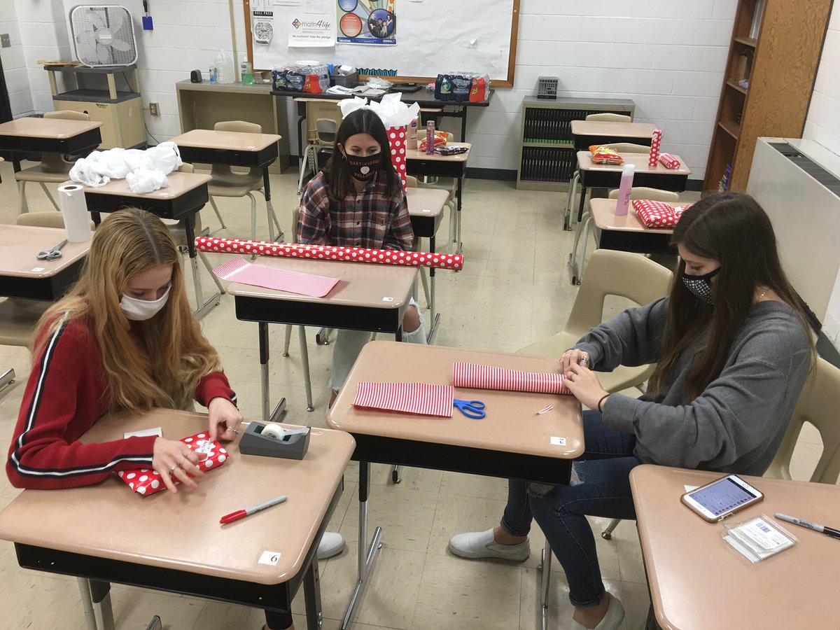 DarylHayesFCA's tweet photo. Martinsburg High School’s FCA Huddle adopted a family for Christmas! Here, the students wrap gifts and get in the Christmas spirit: @BerkCoSchoolsWV https://t.co/bh2N71PtIy