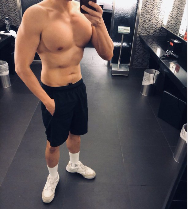 一早的運動時間 今天操胸很精實！ https://t.co/j8hq1iUsNN<a href="/tag/%E8%B6%85%E6%84%9B%E5%B0%8F%E9%AE%AE%E8%82%89"class="tags"><span>#超愛小鮮肉</span></a><a href="/tag/%E5%A4%A7%E5%B1%8C%E5%8F%AF%E4%BB%A5%E4%BE%86%E7%B4%84%E7%B4%84"class="tags"><span>#大屌可以來約約</span></a>