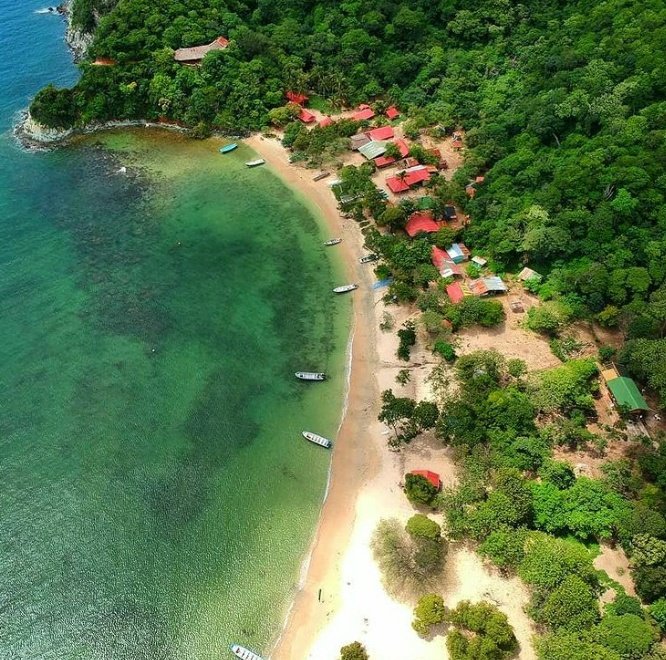 Pais_Hermoso's tweet photo. Playa Cristal, Parque Tayrona, Colombia 🇨🇴 https://t.co/JgiUnhJNDu