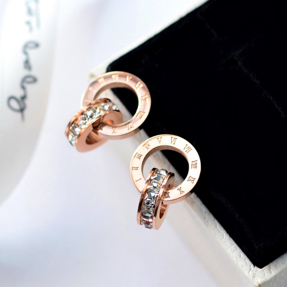 11thLounge's tweet photo. Top Brand Stud Earring for Woman with Roman Numerals #model #outfit https://t.co/sogMUnUyiq