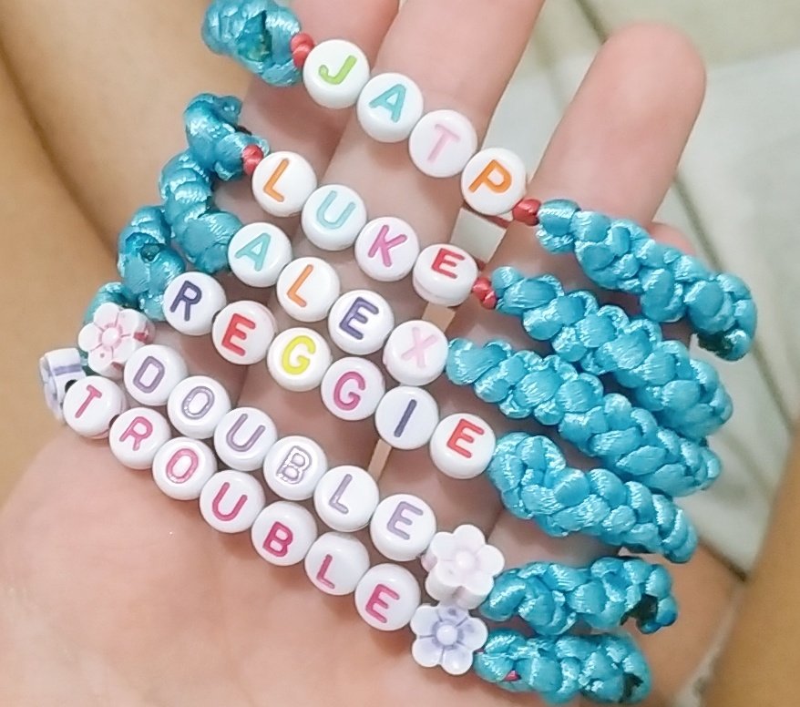 GalaxyPuffly's tweet photo. Custa 0 reais vcs darem rt, para ajudar a divulgar lojinhas pequenas (@Euphori_aStore ) sabiam....
Mas como nao sou famosinha td mundo vai ingnorar https://t.co/CLvR0yAesv