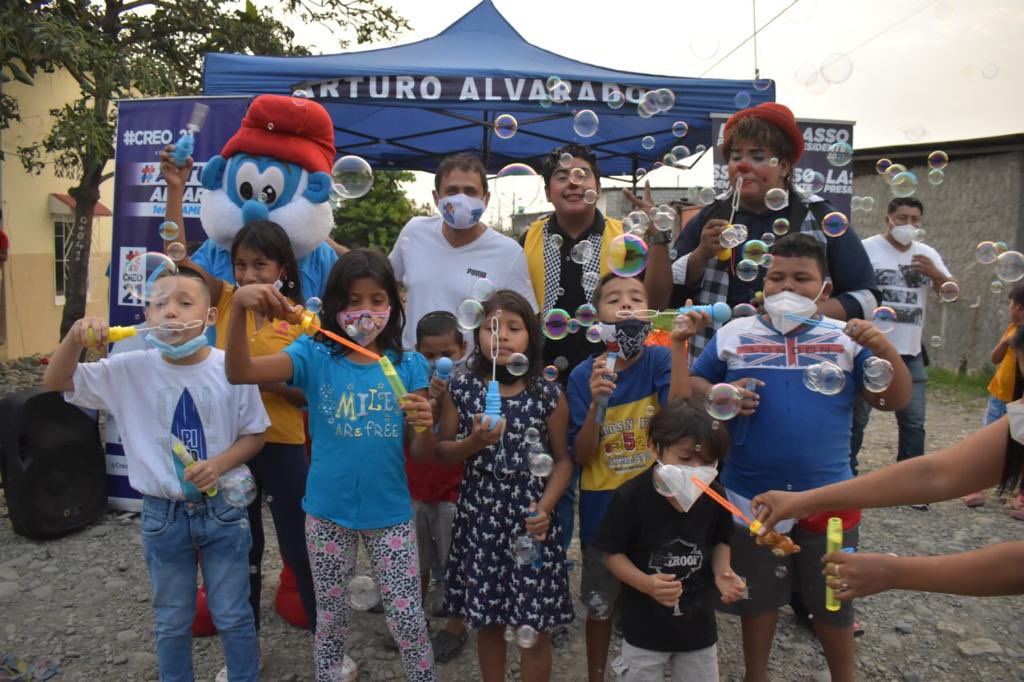 aalvarado_21's tweet photo. ¡Volvimos a #PuertaNegra!

Esta vez para llevar alegría a los más pequeños del sector, fue una tarde muy agradable haber compartido con ustedes, gracias a su líder Sra. Carolina Ayala por la invitación.

#CapacidadParaCambiar https://t.co/jwsJeMxilc