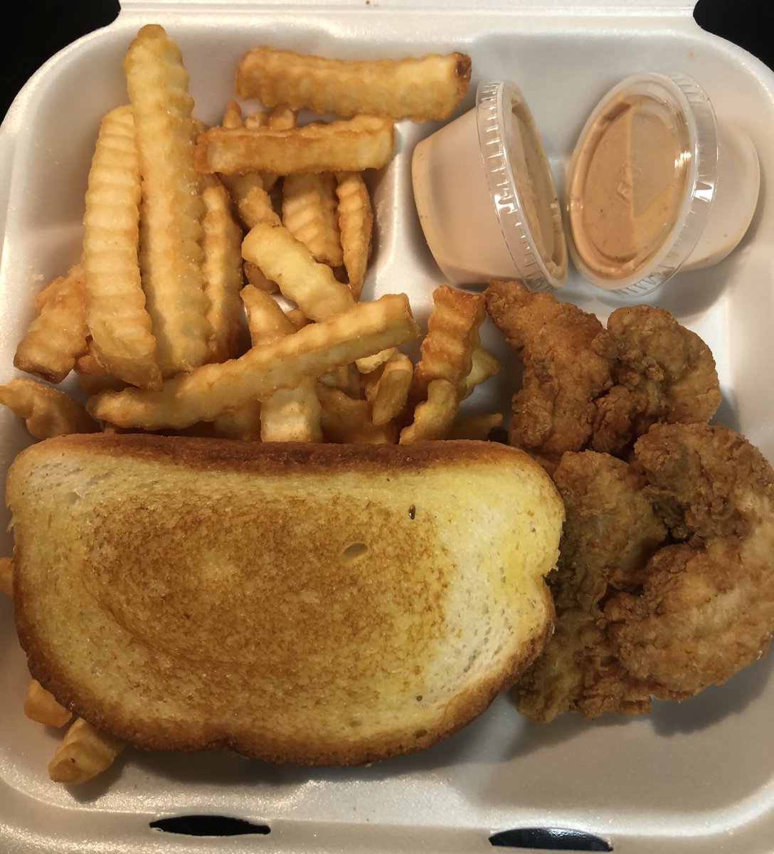 TaReefKnockOut's tweet photo. Friday night vibes 🐔 #GutBox https://t.co/Xk3oUt0EBn