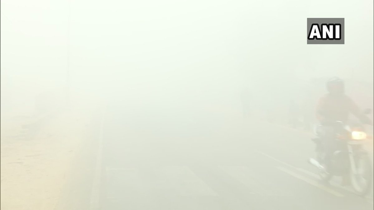 ANINewsUP's tweet image. Thick blanket fog engulfs Gorakhpur