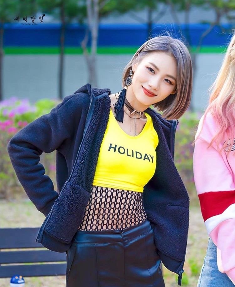 apithinker's tweet image. yellow outfits 💛💛