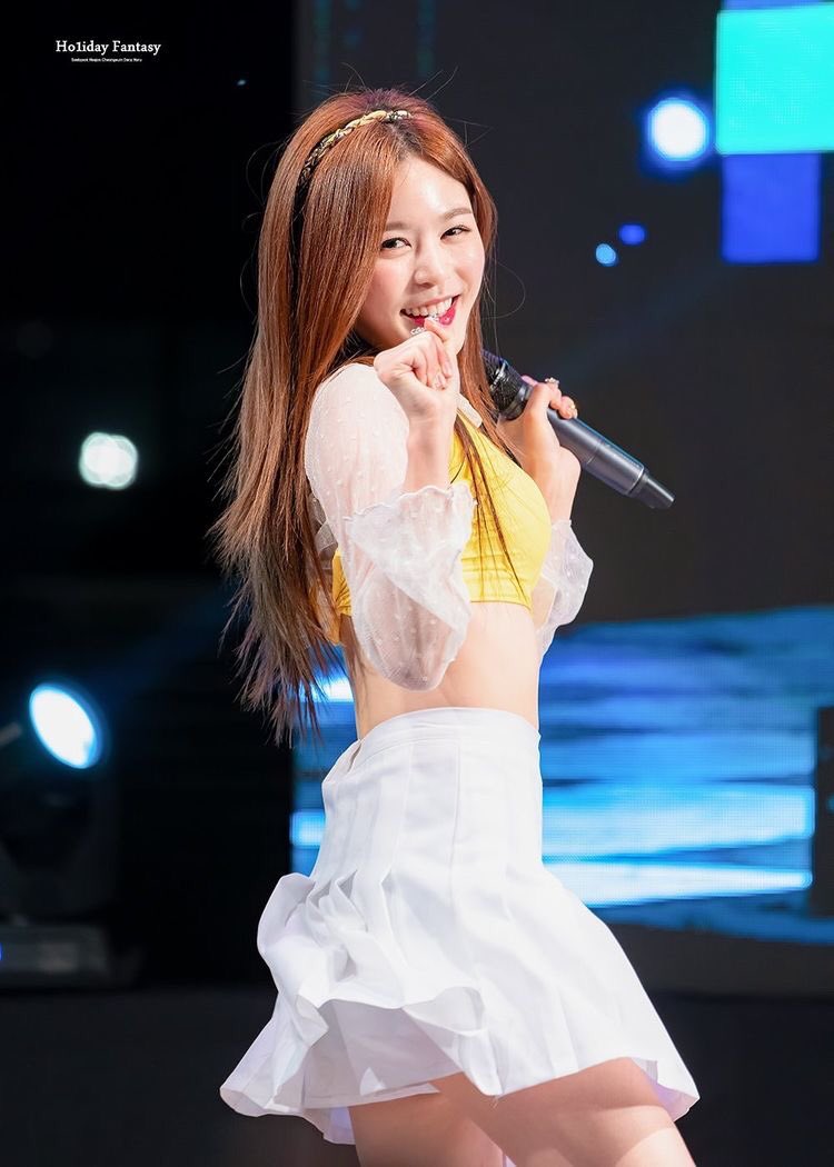 apithinker's tweet image. yellow outfits 💛💛