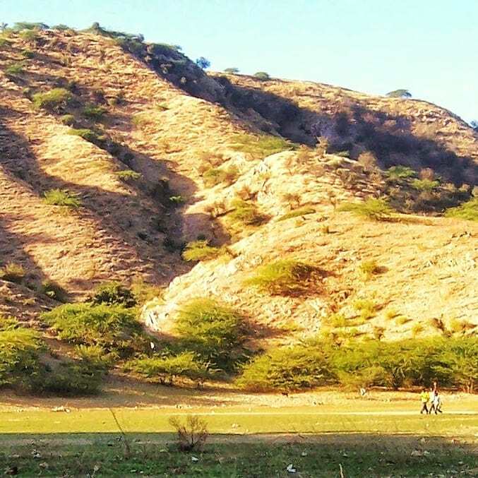 edwarddickinson's tweet photo. #saturdaymorning Triptych - Kundlab seasonal lake
Amber Responsible Travel Initiative (ARTI) Experience 247

A quite undisturbed part of Amber. The seasonal lake outside Kundlab Gate. Beyond, the hills and further out unseen, the Middle Battlement Wall &amp;… https://t.co/2v2iSh9Tx8 https://t.co/uMtlOH9qWz