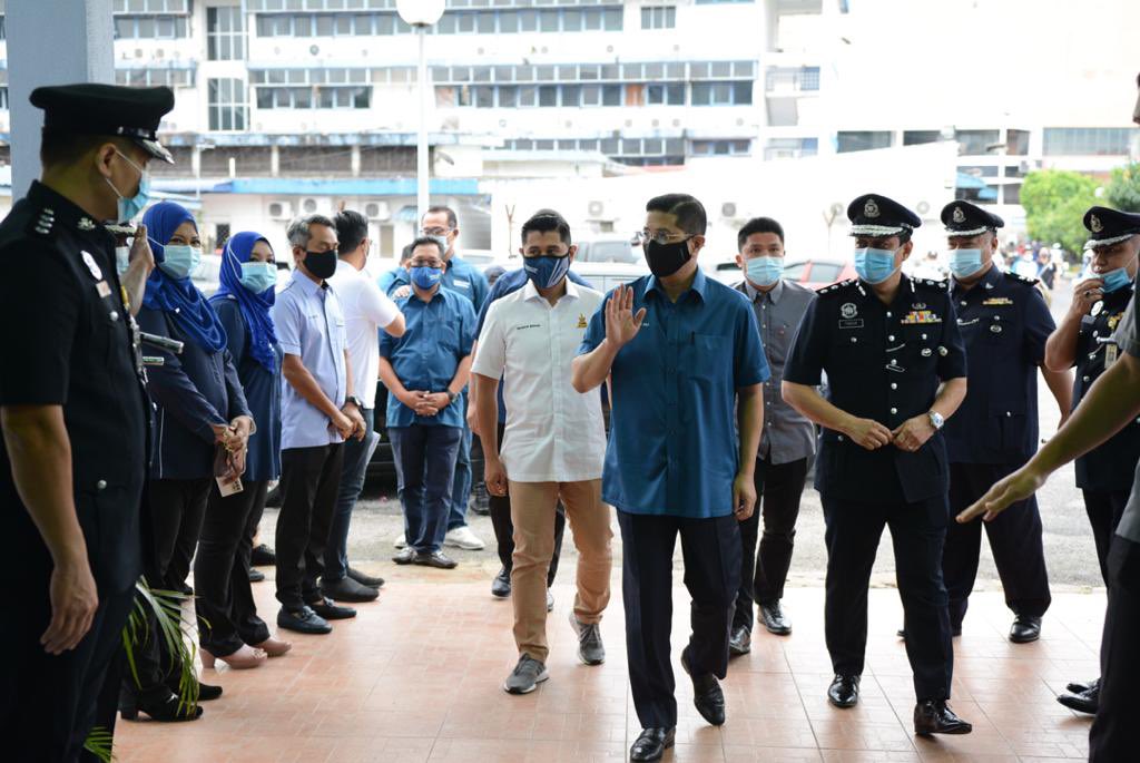 hilmanidham's tweet photo. Menyertai lawatan kerja DS @AzminAli di DUN Bukit Antarabangsa &amp; Parlimen Gombak sepanjang hari ini. Bermula di IPD Ampang Jaya awal pagi tadi, kami akan berakhir di DUN Sungai Tua petang nanti untuk menyantuni warga pendidik &amp; golongan OKU. #GombakKitaSetia https://t.co/0oGv33l6Cv