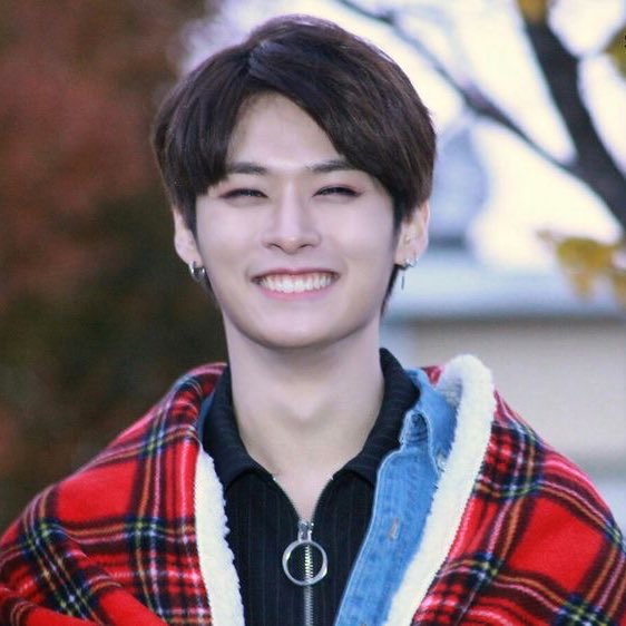 minho just being happy: a serotonin boost