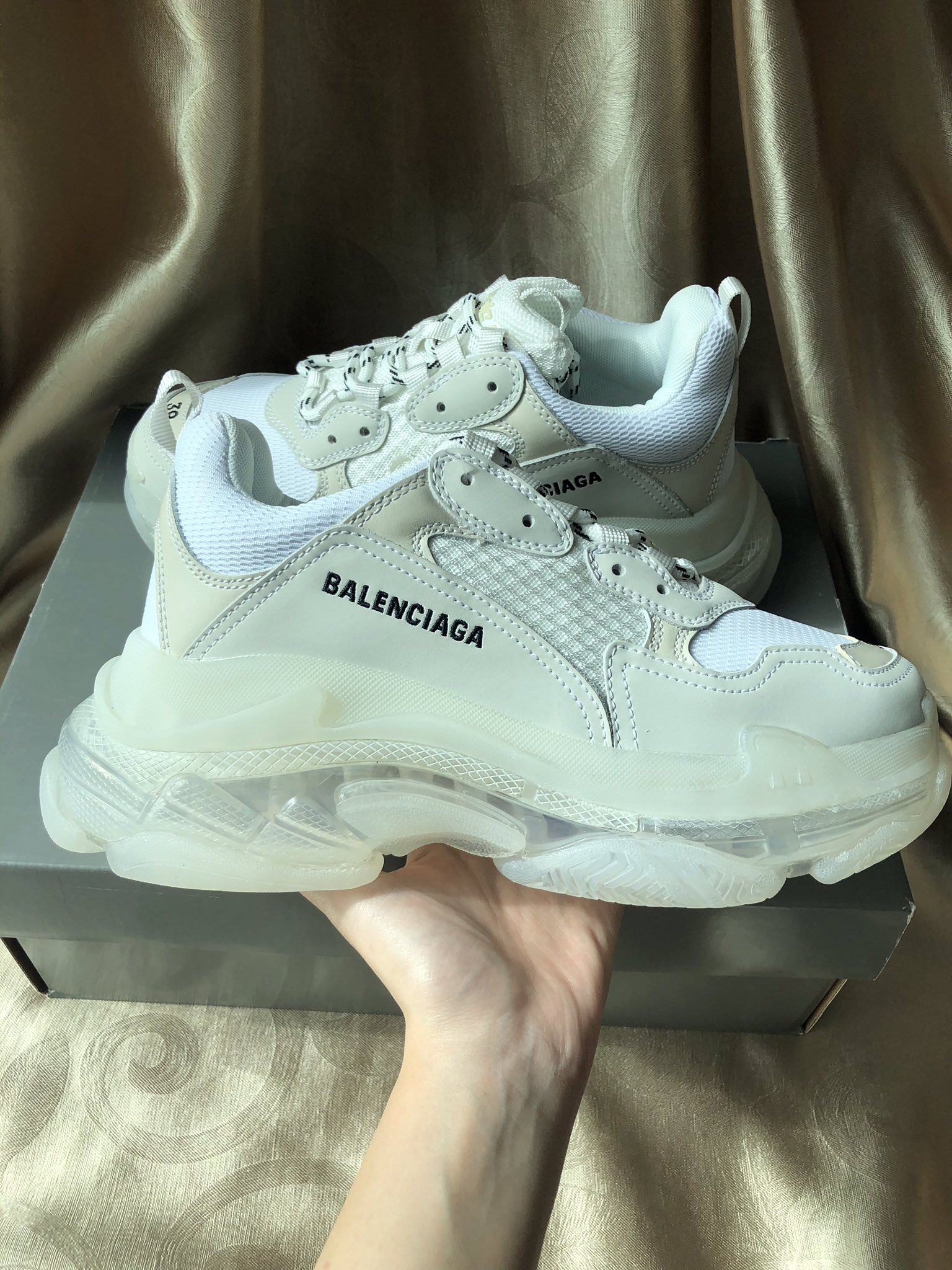 Balenciaga triple s 2025 blanche semelle transparente