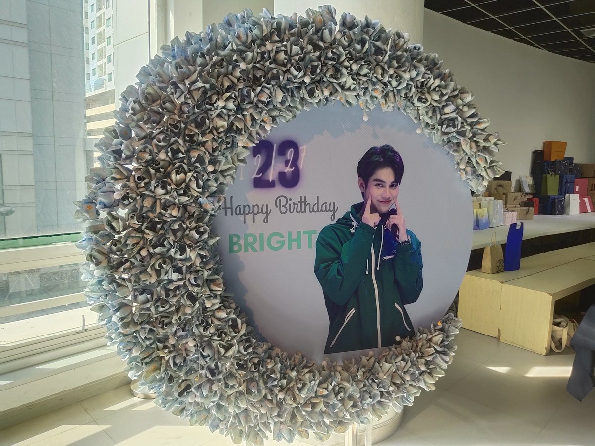 ZerVai's tweet photo. คนมากันเยอะแยะเลยยย 
ไว้เจอกันงานอื่นน้าาาาา 🌤
ในนั้นมีอะไรน้าาาาาาาาาาา 😙🐰🦊
#bbrightvc
#MakeABrightWish2020 https://t.co/0mpC2EAE6n