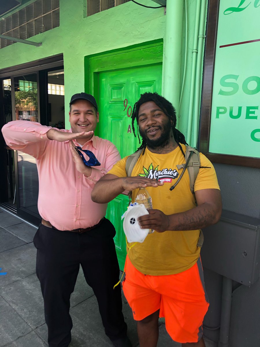 dant_izzle's tweet photo. Rare photo with Lil B โค
#swag #cookingdance #RIPMacdre https://t.co/29zktJCqVR