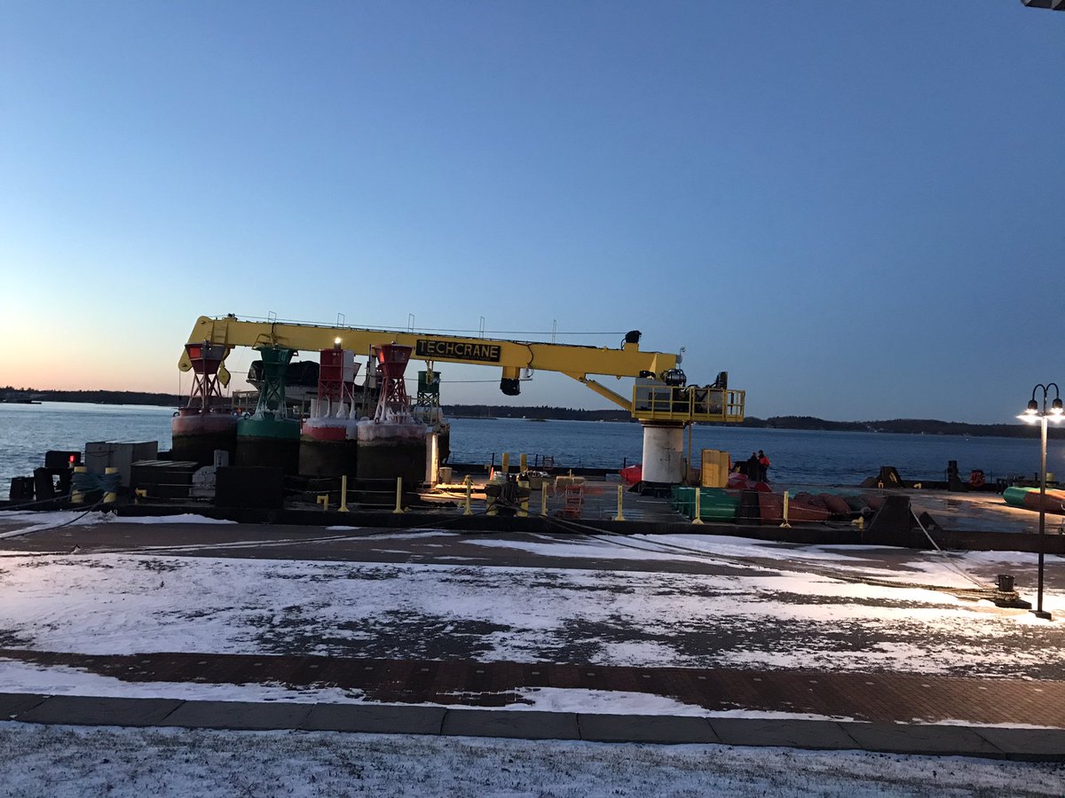 The time is now, the removal of channel markers is underway.  Looks like a cool job (In more ways than one !) #1000islands #stlawrenceriver #changingseasons #seaway #riverwork #workingontheriver  #navigation #stlawrenceseaway