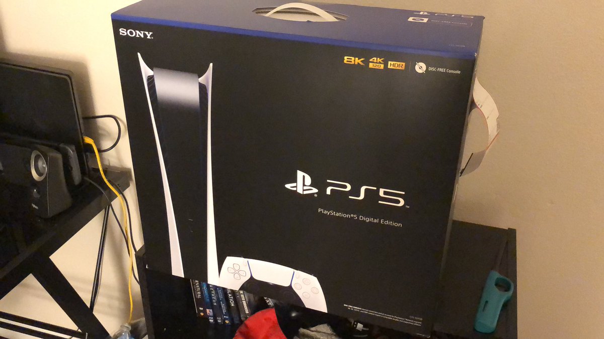 COSMIC_XIII's tweet photo. Finally was able to pull it off! Thanks to @BestBuy 😩😭🤟🏾🔥 #PS5 #MerryChristmas https://t.co/OVPWDtM1J1